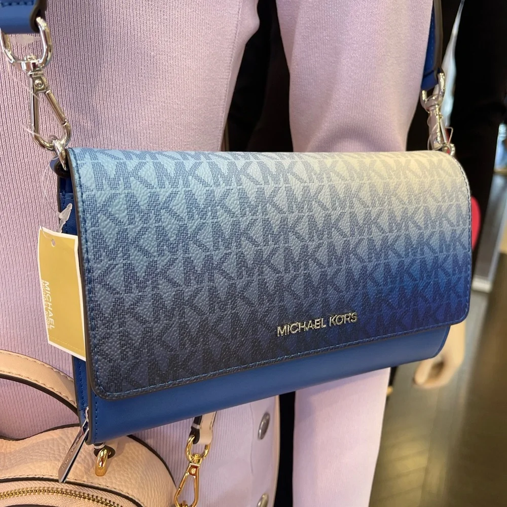 MICHAEL KORS Jet Set Large Ombré Signature Logo Crossbody Bag
Galaxy Blue
NWT - Picture 7 of 16